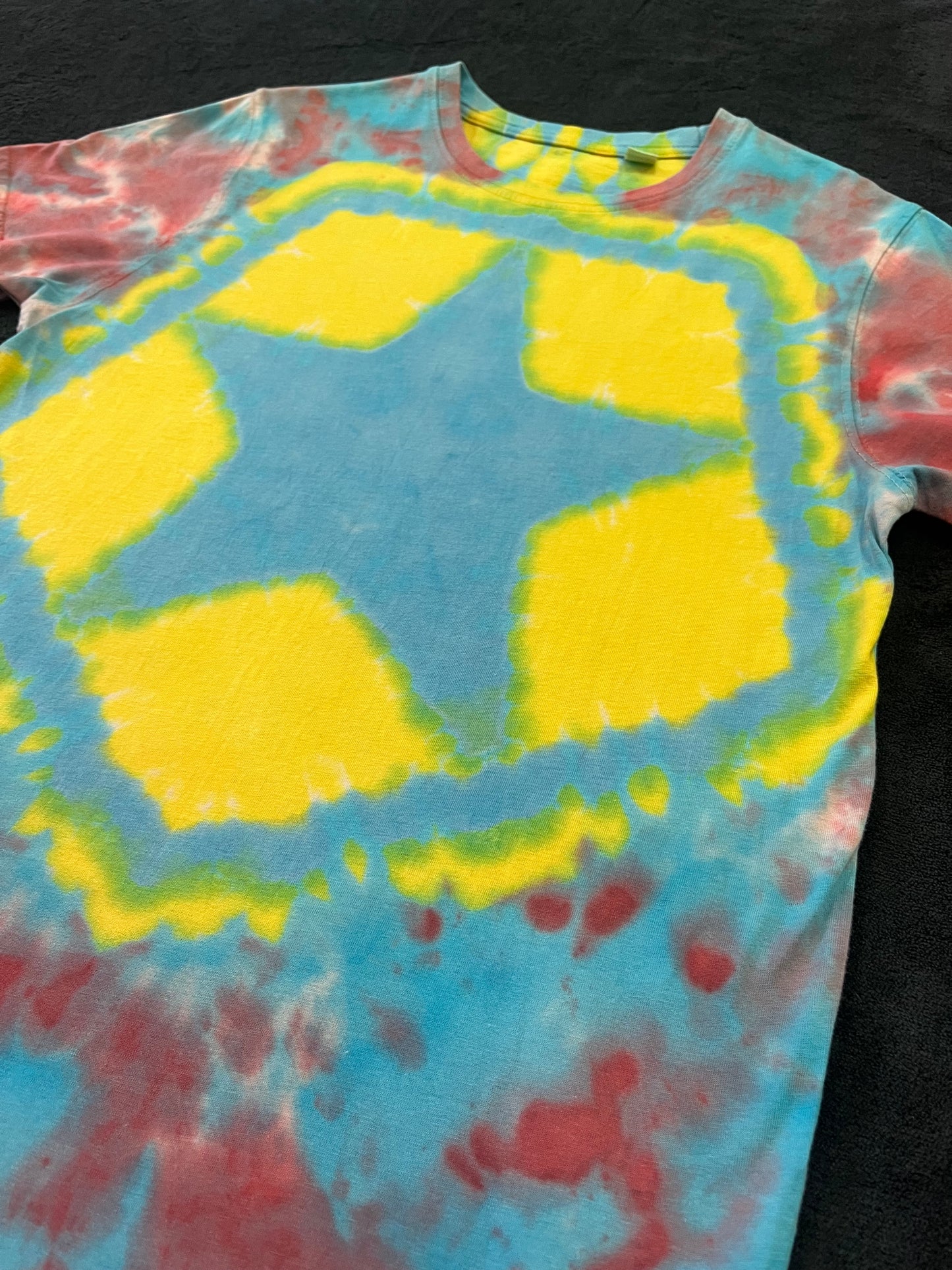 ⭐ Star Tie Dye T-Shirt – Size XS ⭐