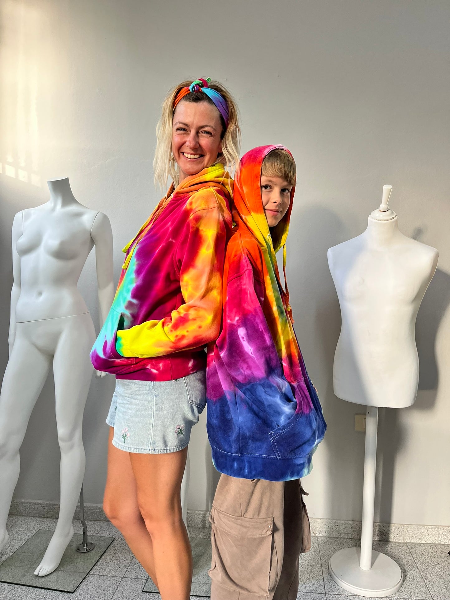 Sudadera con capucha tie-dye Geoda Oceánica