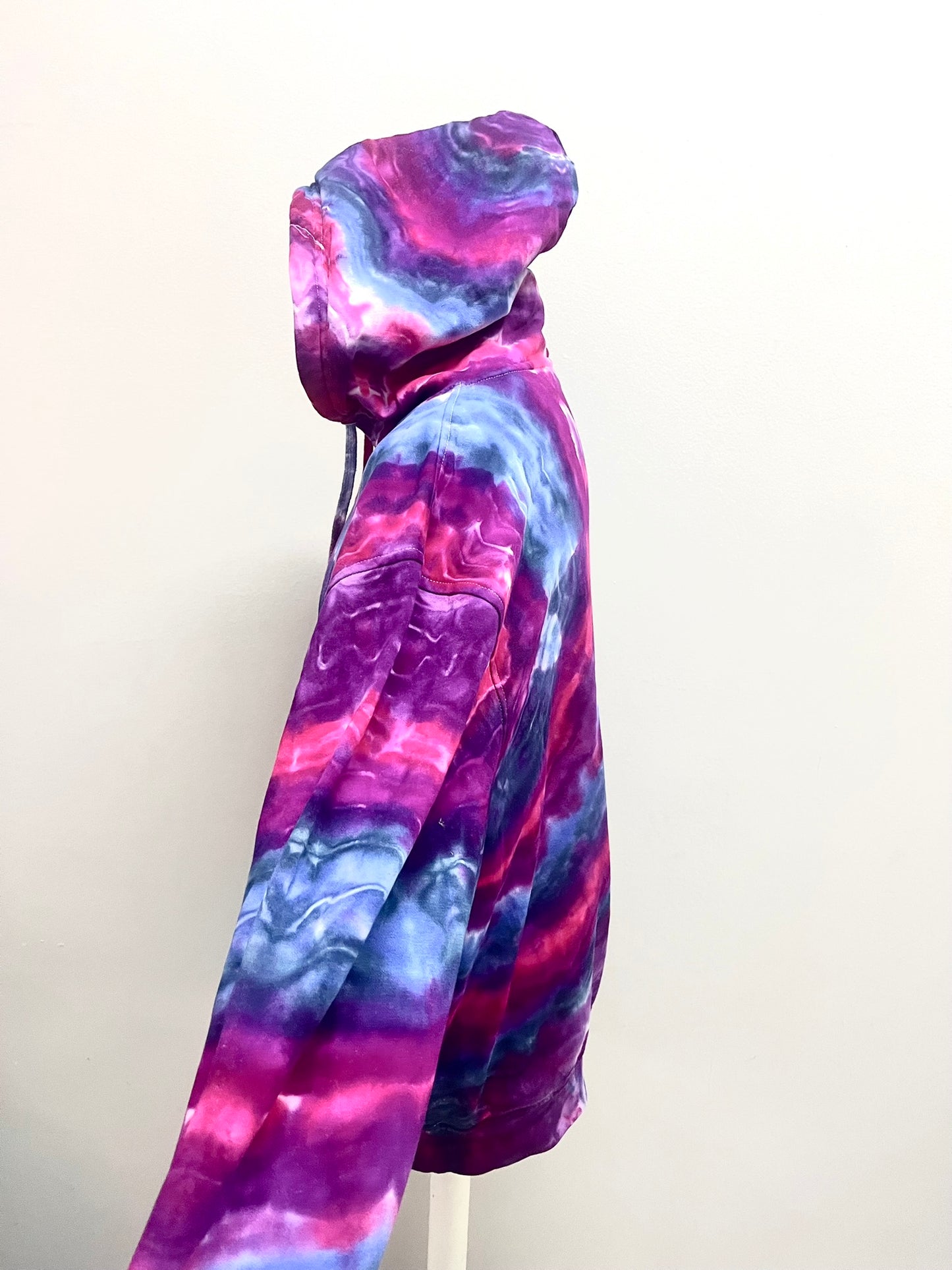 Sudadera con capucha tie-dye de espiral nebulosa