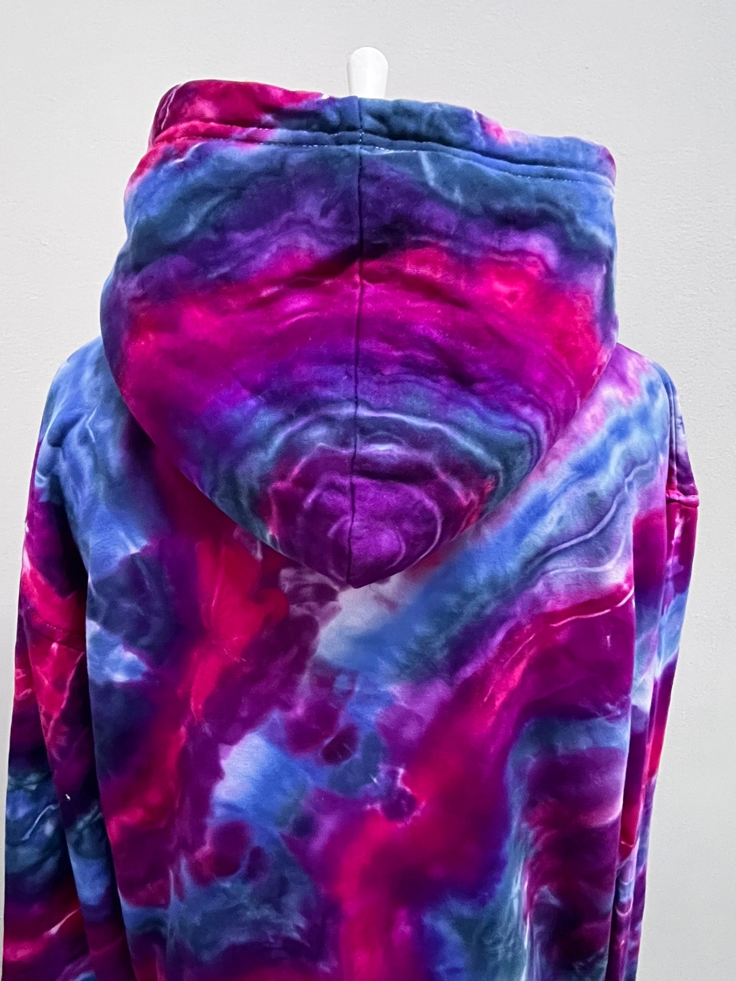 Sudadera con capucha tie-dye de espiral nebulosa