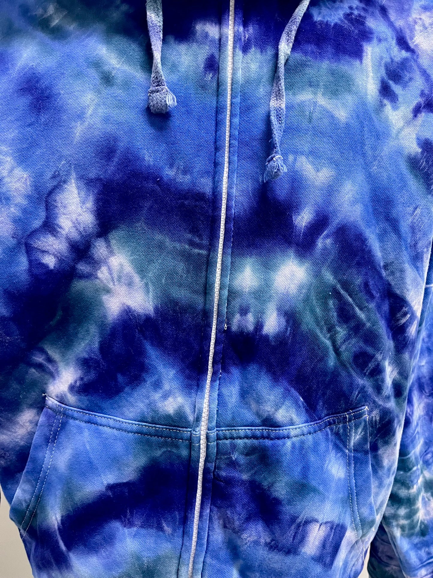 Sudadera con capucha tie-dye Geoda Oceánica