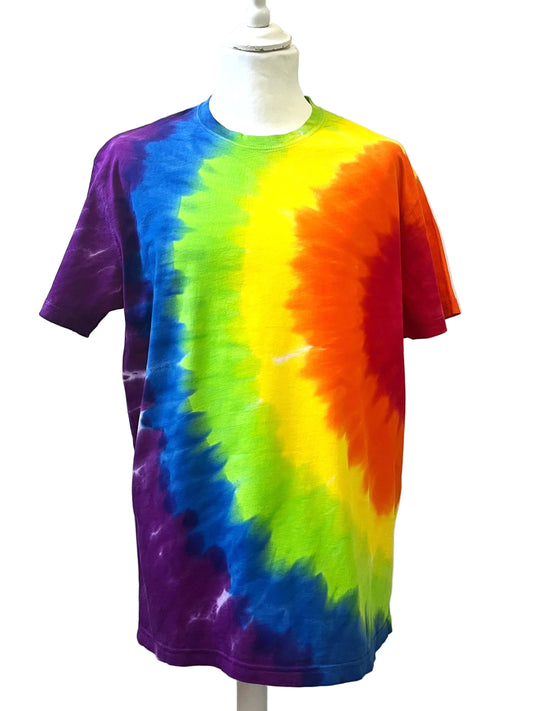 Camiseta teñida anudada arcoíris de pliegues en abanico