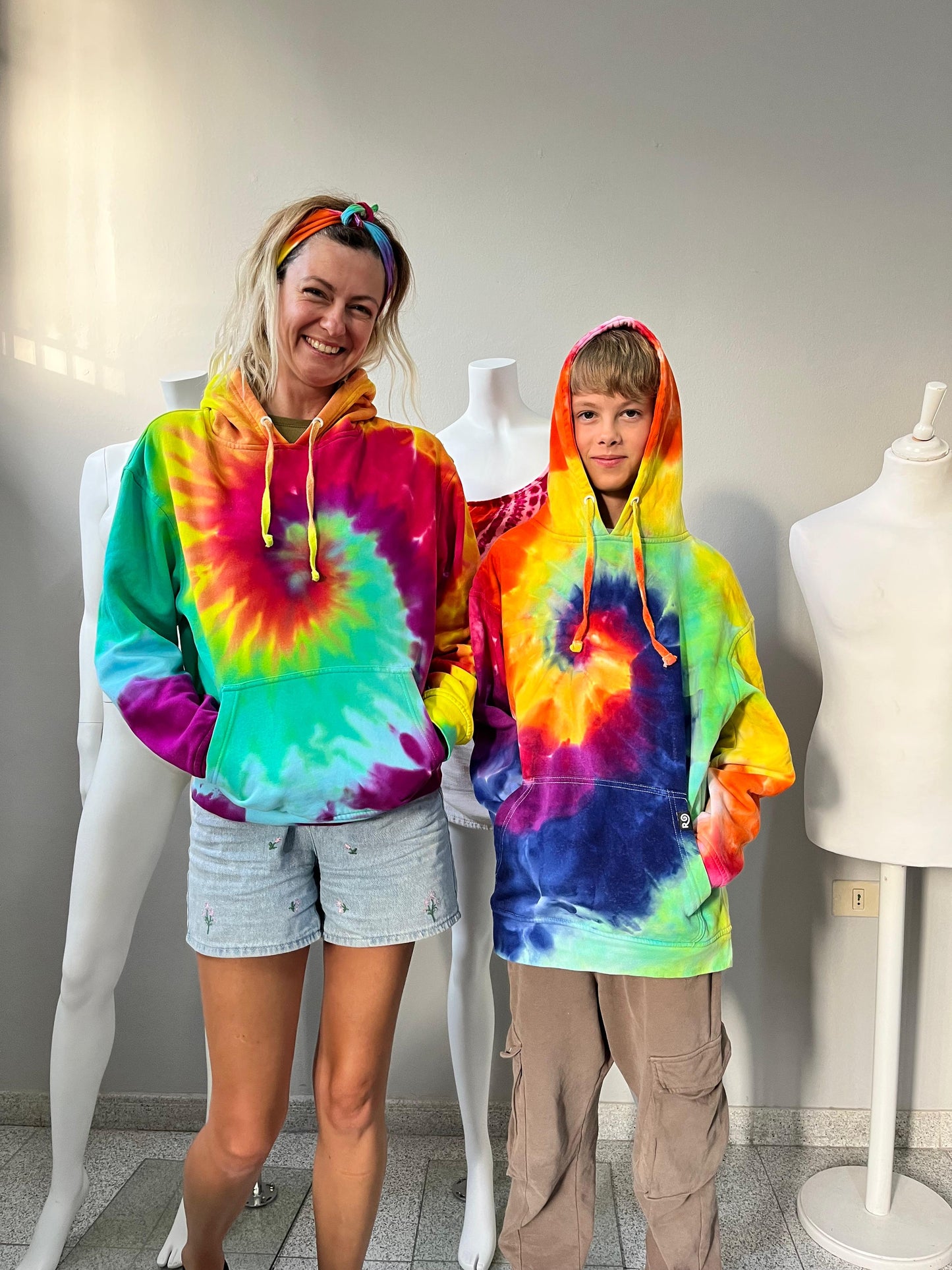 Sudadera con capucha tie-dye Geoda Oceánica