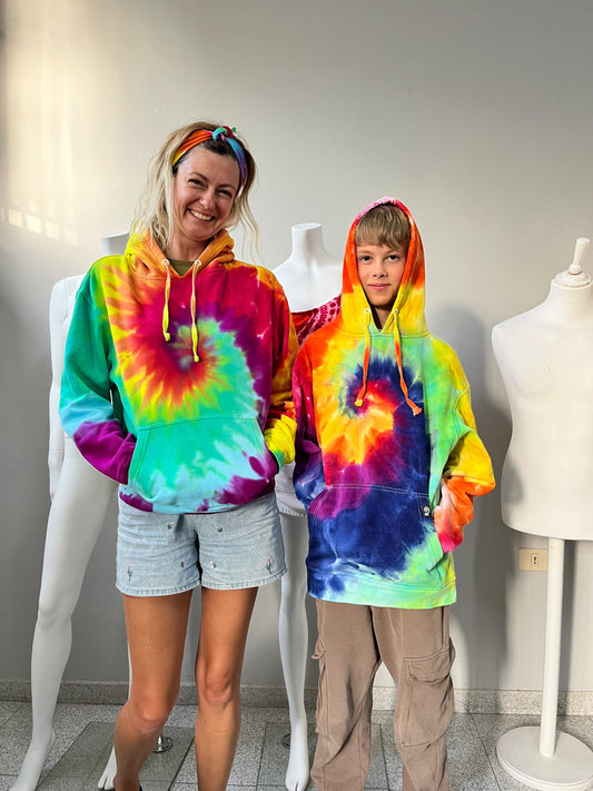 Sudadera con capucha tie-dye espiral arcoíris