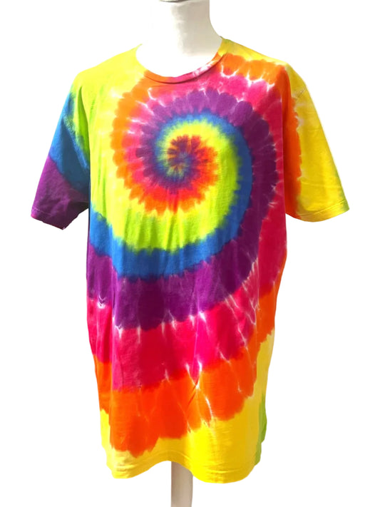 Camiseta teñida anudada espiral arcoíris